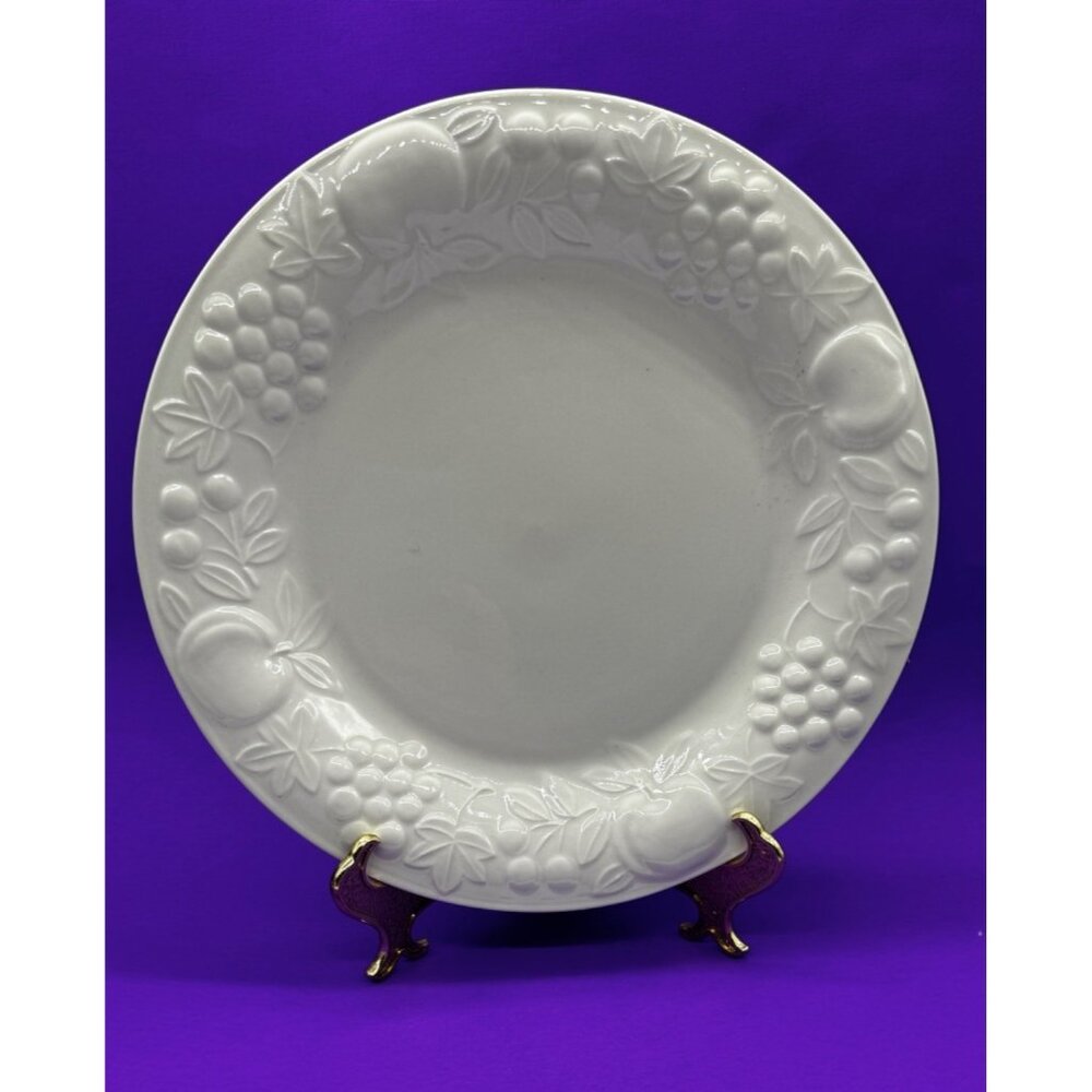 Gibson Designs White Embossed Raised Fruit Chop Plate Serving Platter 12" Dia.